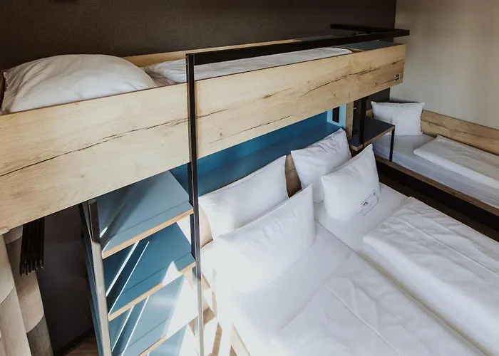 Schulz Hotel Berlin Wall At The East Side Gallery